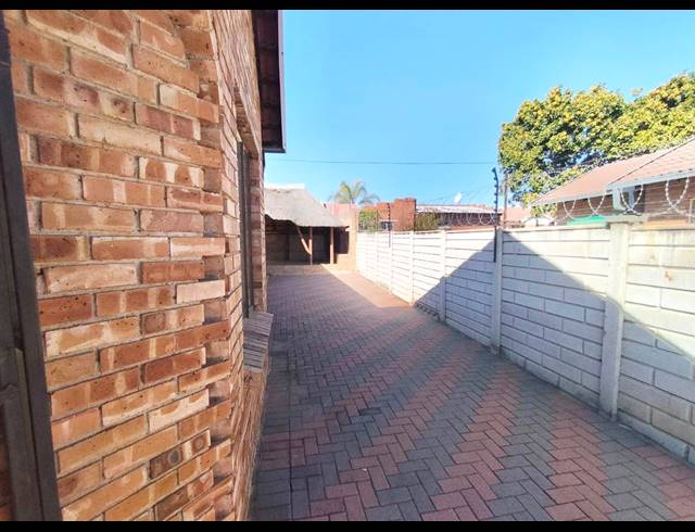 3 BEDROOM HOUSE FOR SALE IN IVY PARK